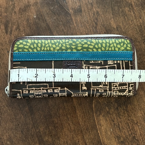 Fossil City Scene Wallet - Picture 9 of 11